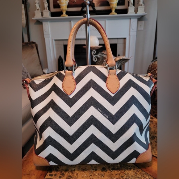 Dooney and Bourke Chevron leather bag - Picture 14 of 16